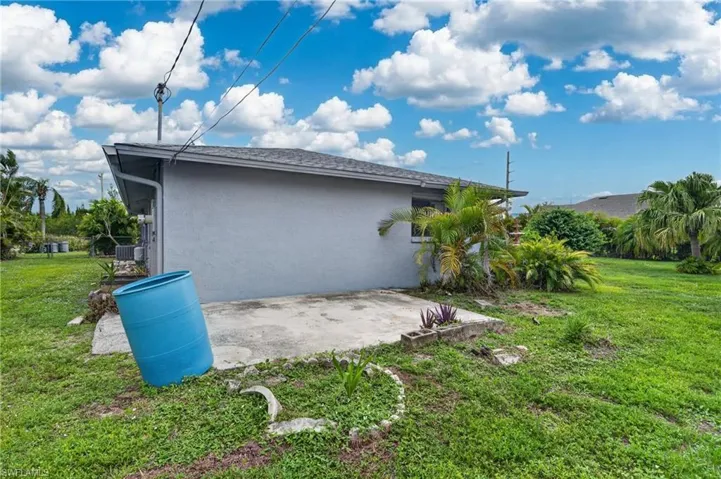 2233 Sw 4th St, Cape Coral, Florida 33991