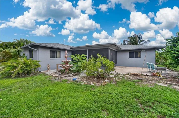 2233 Sw 4th St, Cape Coral, Florida 33991