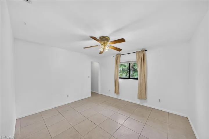 2233 Sw 4th St, Cape Coral, Florida 33991