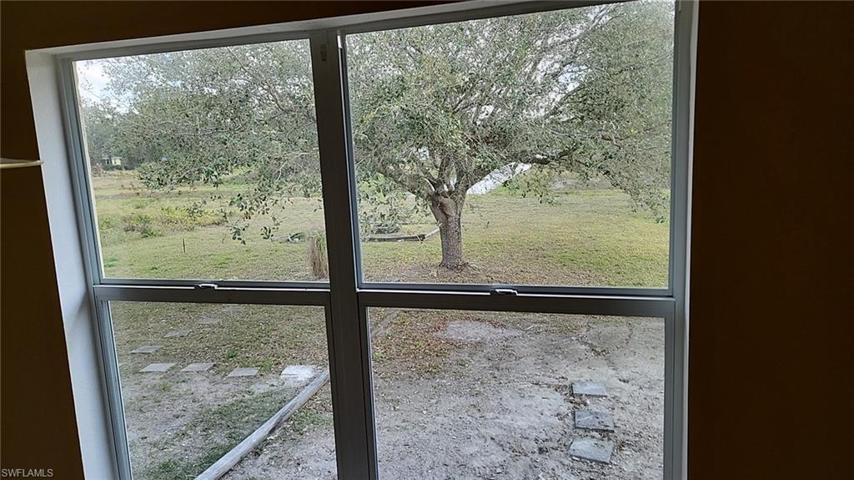 952 Lakeside DR, LEHIGH ACRES FL 33974