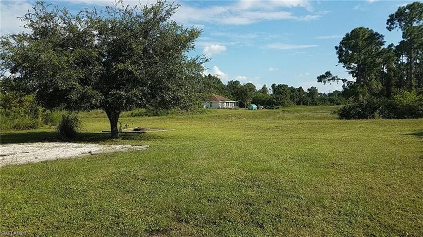 952 Lakeside DR, LEHIGH ACRES FL 33974