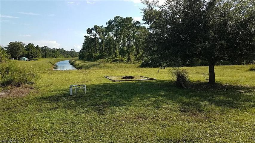 952 Lakeside DR, LEHIGH ACRES FL 33974