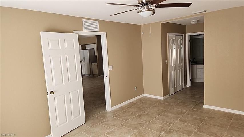 952 Lakeside DR, LEHIGH ACRES FL 33974