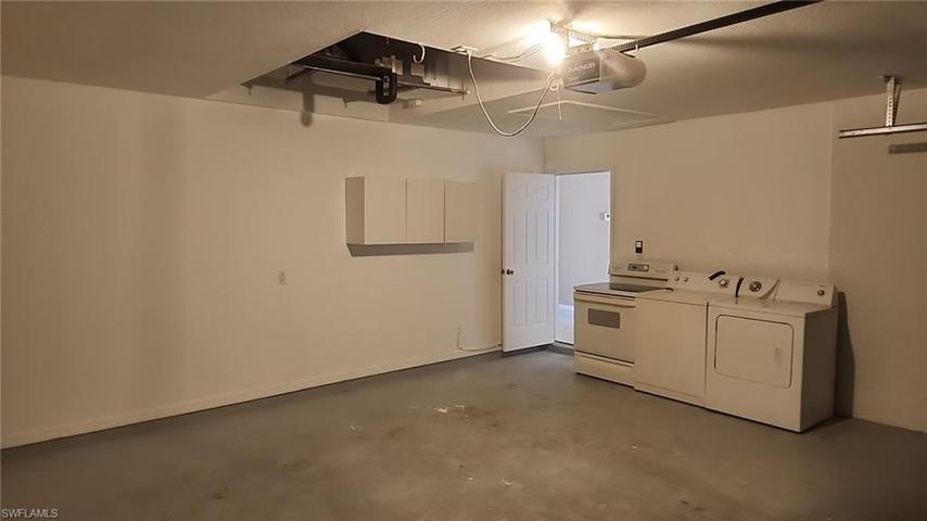 952 Lakeside DR, LEHIGH ACRES FL 33974