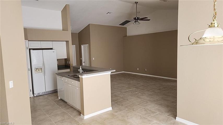 952 Lakeside DR, LEHIGH ACRES FL 33974