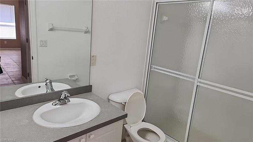 952 Lakeside DR, LEHIGH ACRES FL 33974