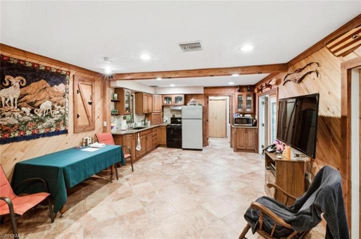 1721  Rock  RD, Naples, FL 34120