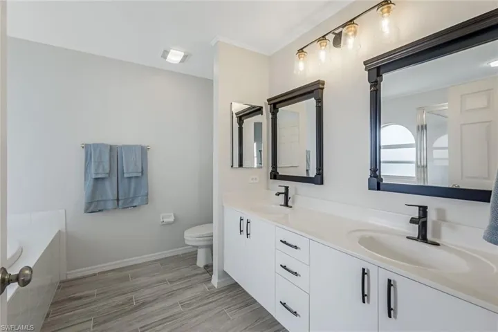 7549 Cameron CIR, FORT MYERS FL 33912