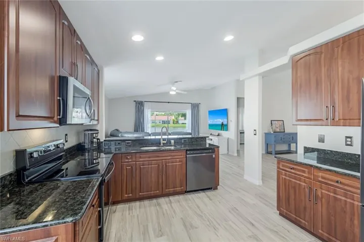 7549 Cameron CIR, FORT MYERS FL 33912
