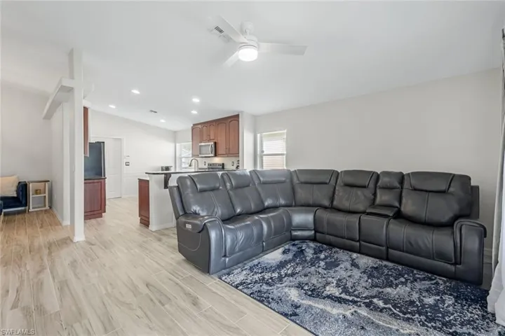 7549 Cameron CIR, FORT MYERS FL 33912