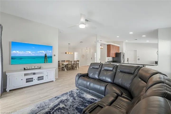 7549 Cameron CIR, FORT MYERS FL 33912