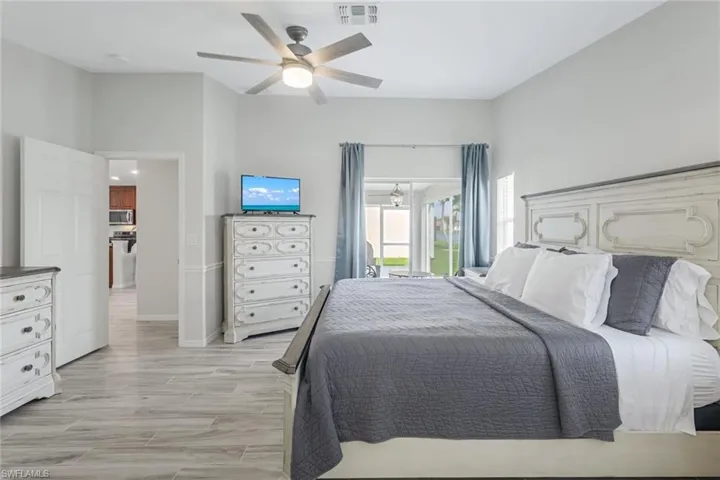 7549 Cameron CIR, FORT MYERS FL 33912