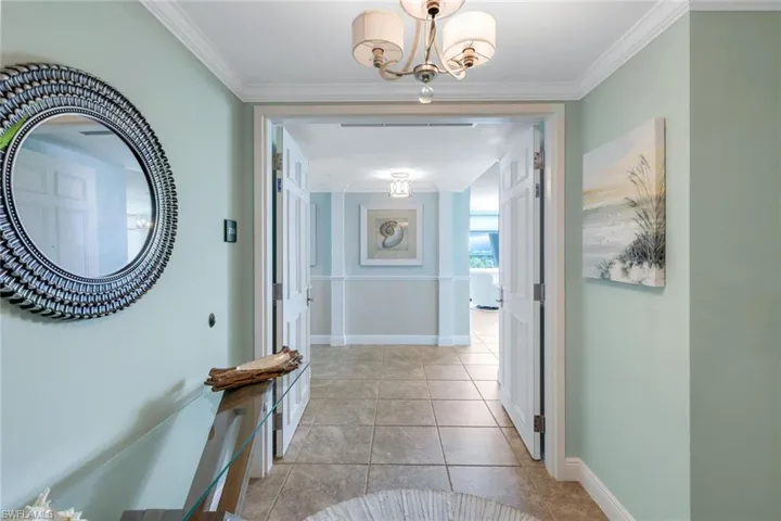 Private entrance Foyer