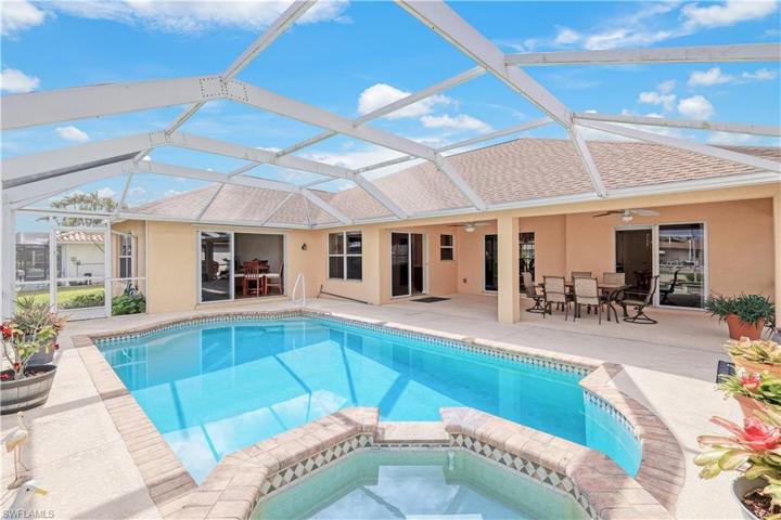 Your own Heated pool and spa! No better way to enjoy tropical Florida!