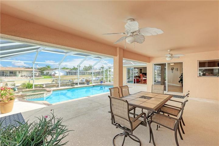 Plenty of outdoor living space whether you prefer shade or the glorious Florida sunshine!
