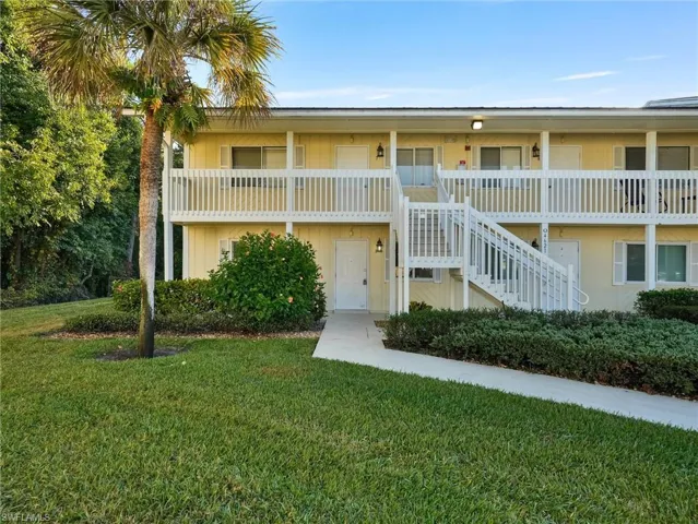 4621  Bayshore  DR, Naples, FL 34112