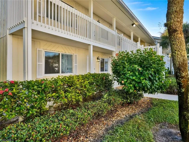 4621  Bayshore  DR, Naples, FL 34112
