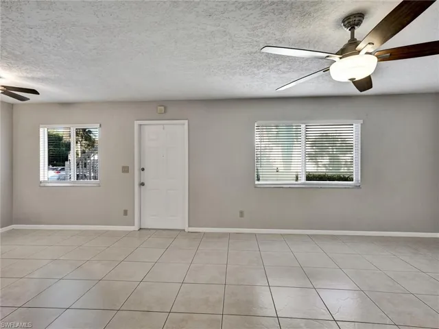 4621  Bayshore  DR, Naples, FL 34112
