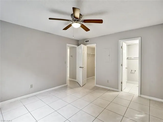 4621  Bayshore  DR, Naples, FL 34112