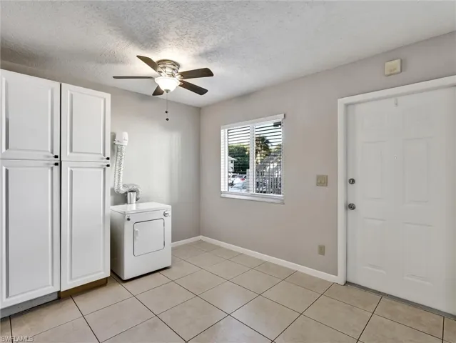 4621  Bayshore  DR, Naples, FL 34112