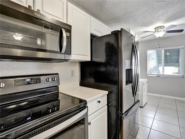 4621  Bayshore  DR, Naples, FL 34112