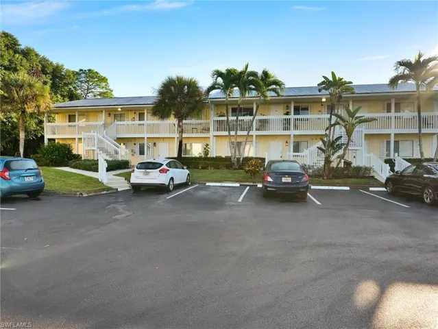 4621  Bayshore  DR, Naples, FL 34112