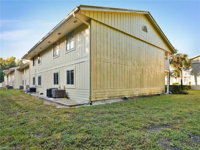 4621  Bayshore  DR, Naples, FL 34112