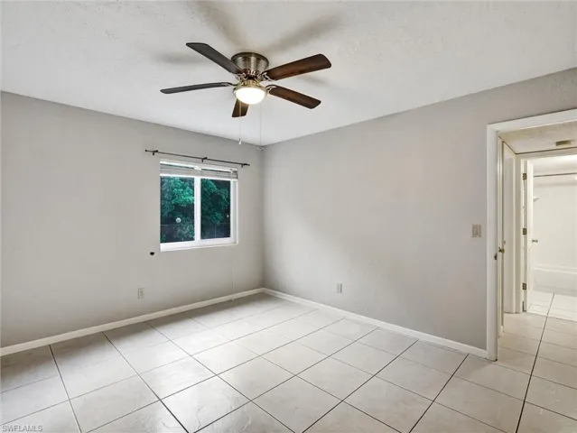 4621  Bayshore  DR, Naples, FL 34112