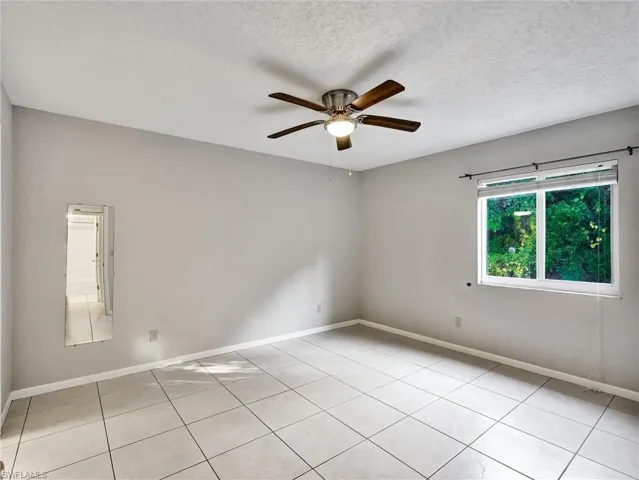 4621  Bayshore  DR, Naples, FL 34112
