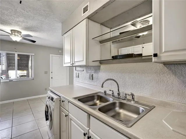 4621  Bayshore  DR, Naples, FL 34112