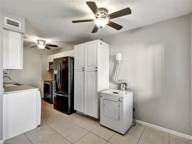 4621  Bayshore  DR, Naples, FL 34112