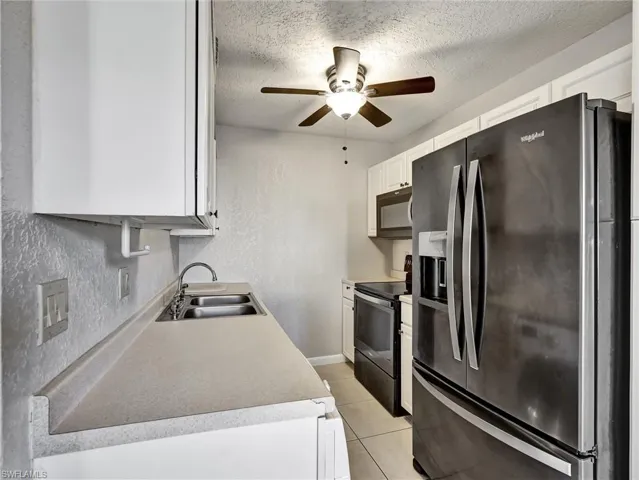 4621  Bayshore  DR, Naples, FL 34112