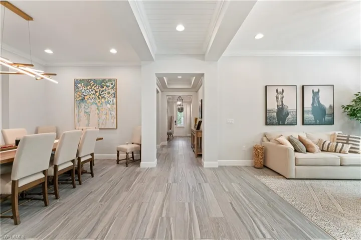 3725  Helmsman  DR, Naples, FL 34120