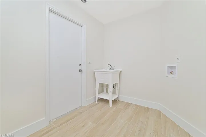 in door laundry room