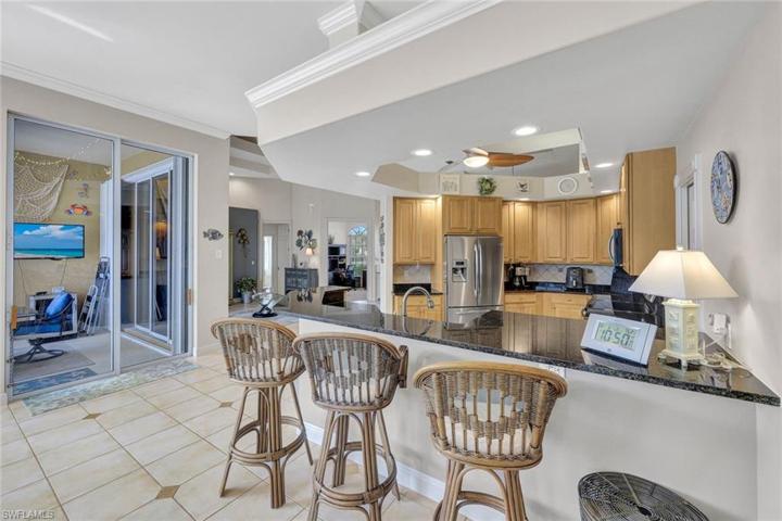 Kitchen/Breakfast Bar
