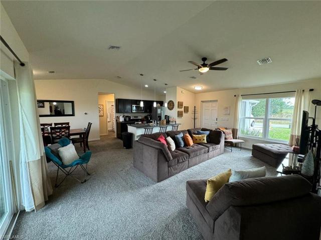 9032  Meadow  CIR, LABELLE, FL 33935