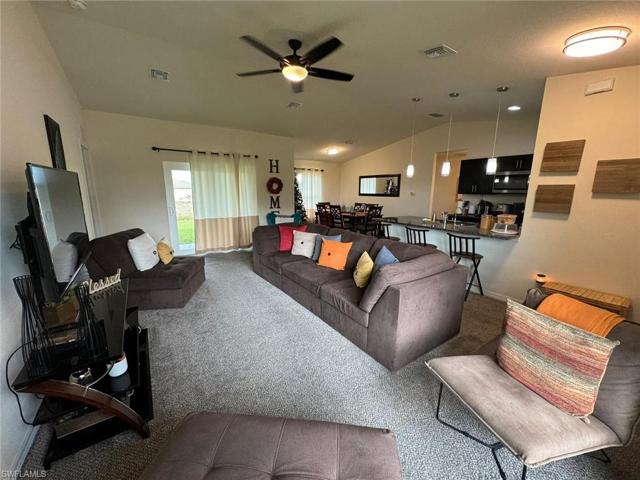 9032  Meadow  CIR, LABELLE, FL 33935