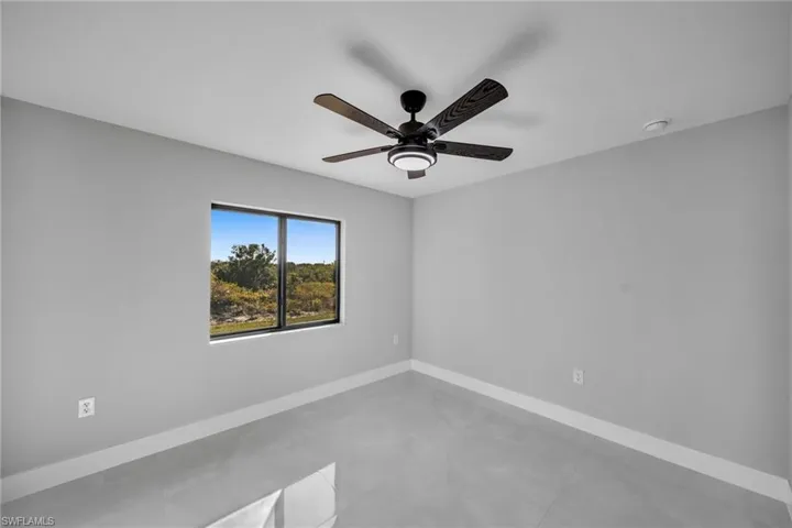 Empty room with ceiling fan