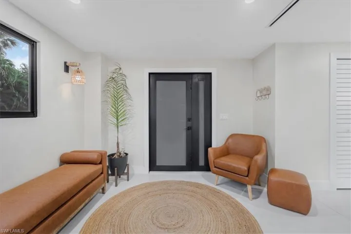 Sitting area in near entry
