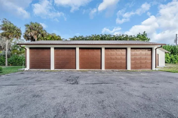5 car detached garage