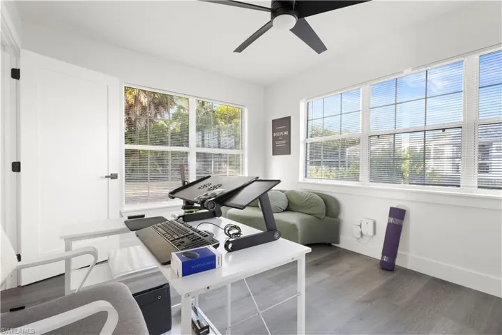 Sunroom with ceiling fan