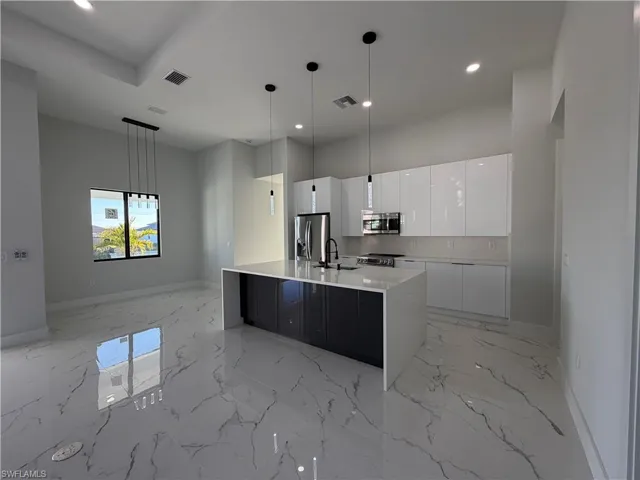 112 Ne 6th St, Cape Coral, Florida 33909