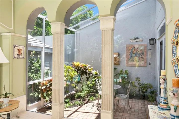 Sun room to private lanai off Office
