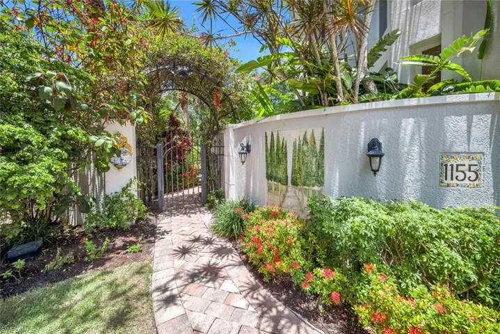 1155  4th S ST, Naples, FL 34102