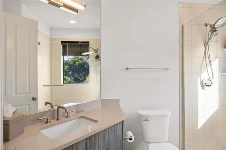 10620 Gulf Shore Dr 203, Naples, Florida 34108