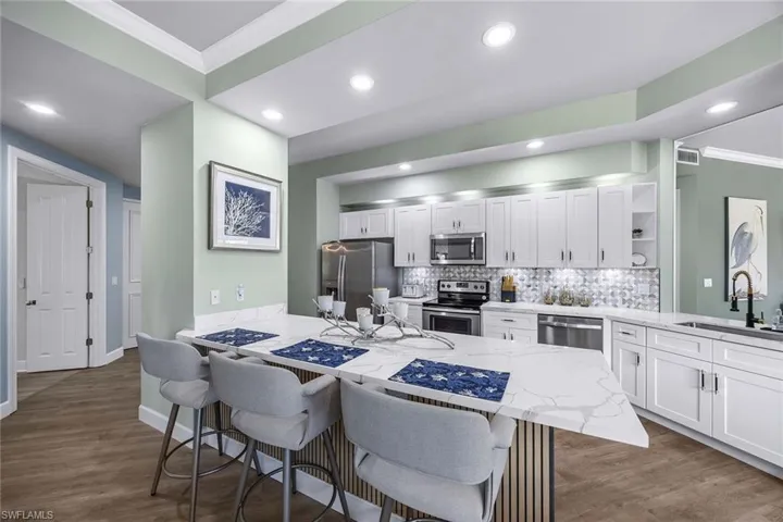 10620 Gulf Shore Dr 203, Naples, Florida 34108