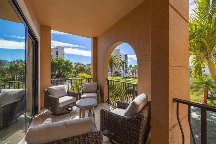 10620 Gulf Shore Dr 203, Naples, Florida 34108