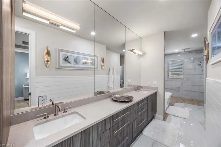 10620 Gulf Shore Dr 203, Naples, Florida 34108