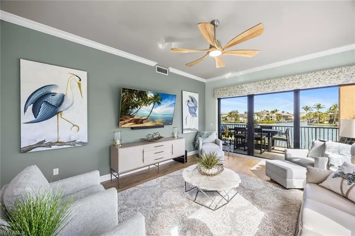 10620 Gulf Shore Dr 203, Naples, Florida 34108