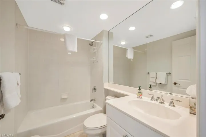 7225 Pelican Bay Blvd 2004, Naples, Florida 34108